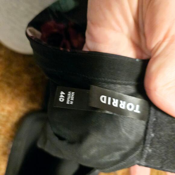 Torrid Skull and roses dream wire-free lightly lined bra - Picture 4 of 6